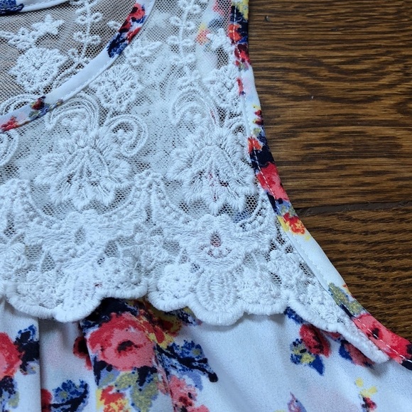 Xhilaration Flowy Floral Lace Trim Sleeveless Top - Picture 3 of 5